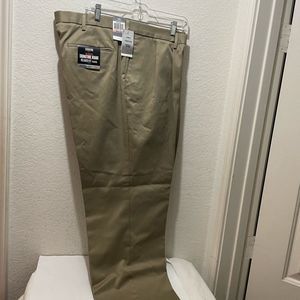 Dockers Signature Khaki Relaxed Fit Mens Size 40 x 30 NEW